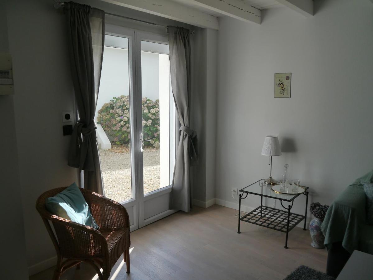 Chambre Et Salon Sur La Loire A Velo Les Ponts-de-Ce Luaran gambar